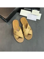 Женские шлепанцы Chanel бежевого цвета, артикул 339250