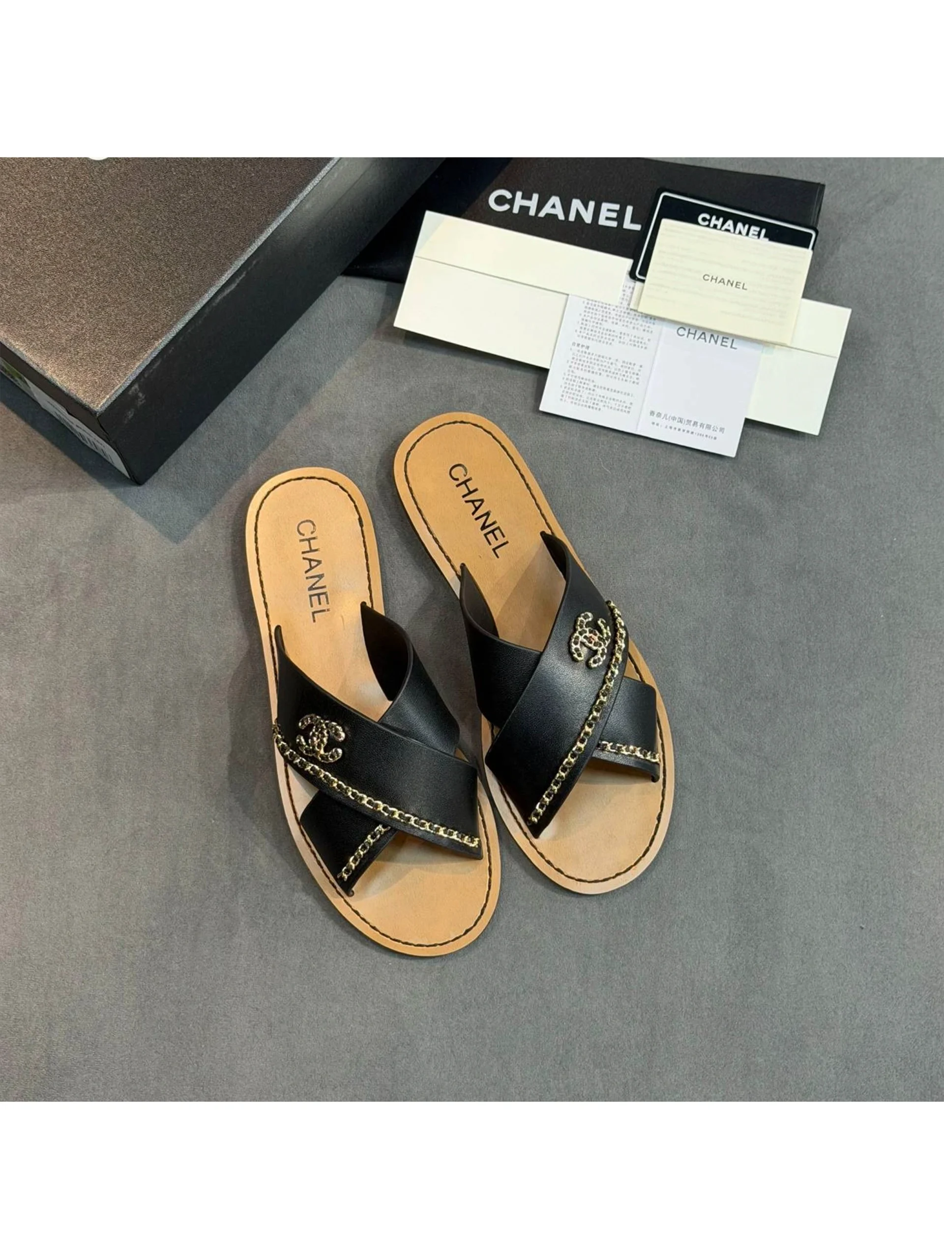 19 Женские шлепанцы Chanel чёрного цвета, артикул 339249