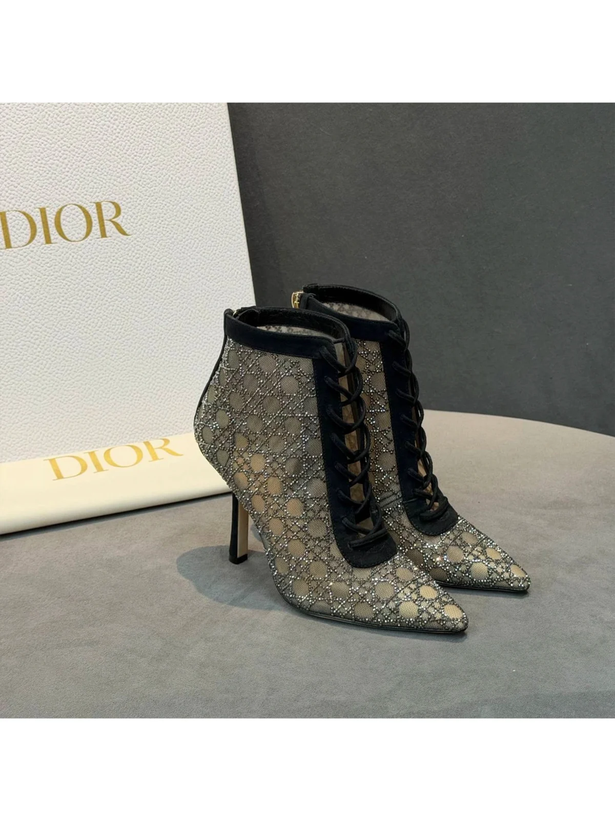 23 Женские ботильоны Dior серого цвета, артикул 339434