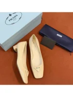 Женские туфли Prada бежевого цвета, артикул 339462