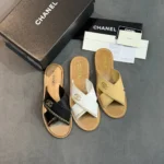 Женские шлепанцы Chanel чёрного цвета, артикул 339249 — фото 2