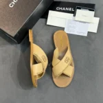 Женские шлепанцы Chanel бежевого цвета, артикул 339250 — фото 4