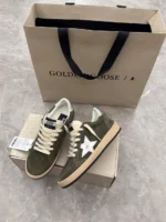 Женские кеды Golden Goose цвета хаки, артикул 339821