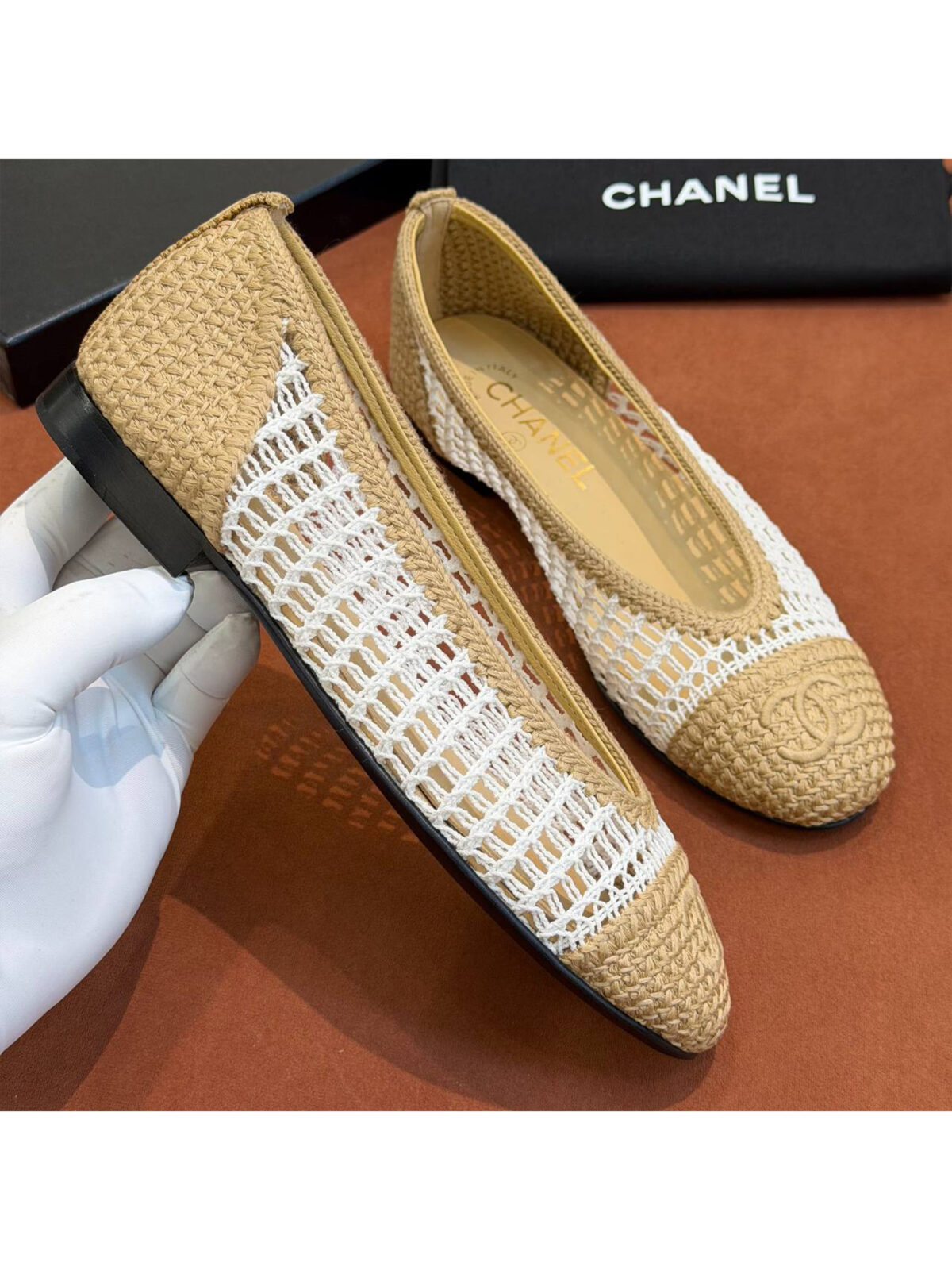 3 Женские балетки Chanel белого цвета, артикул 342118