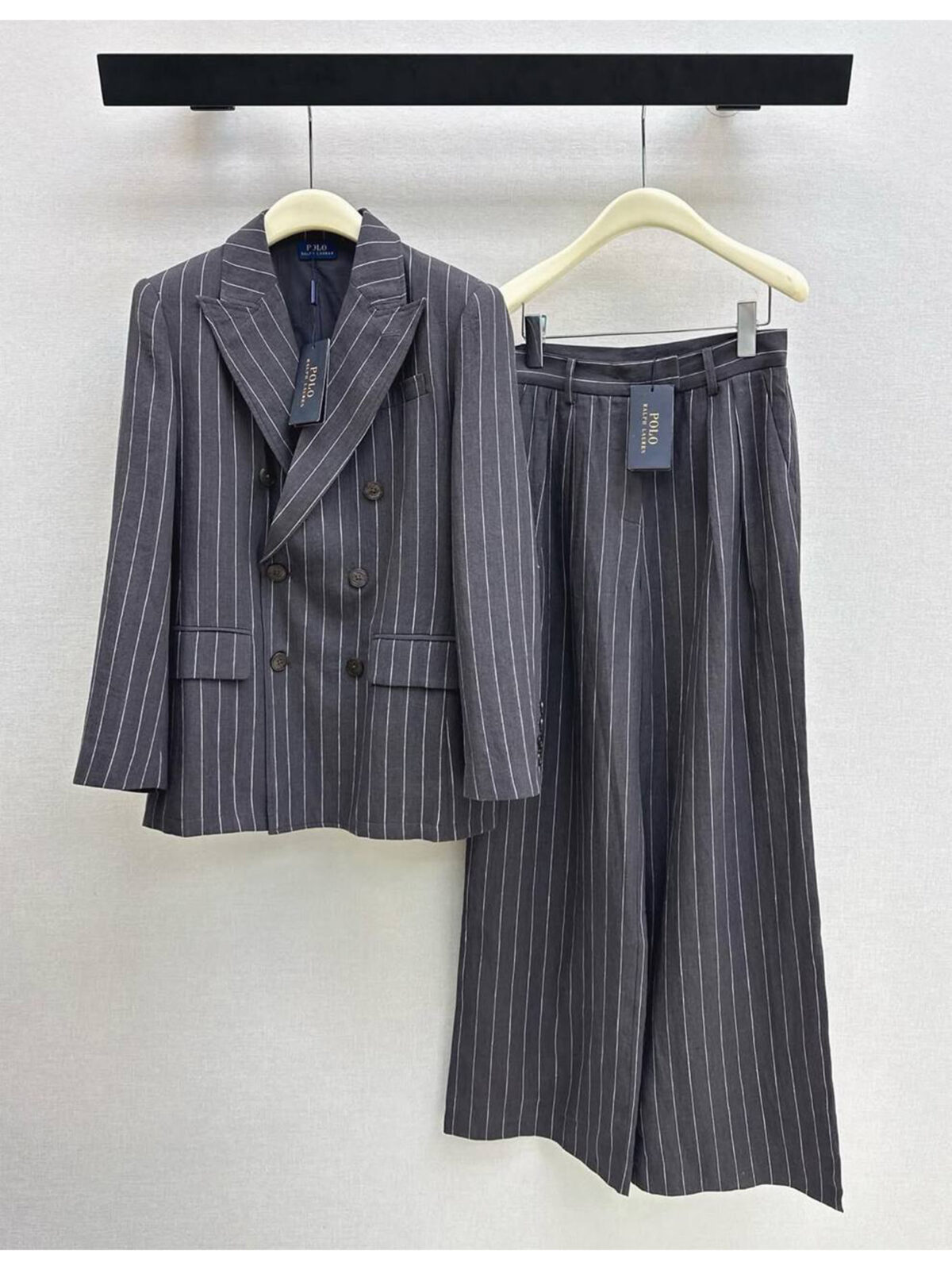 33 Женский костюм Ralph Lauren серого цвета, артикул 341484