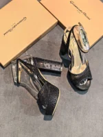 Женские босоножки Gianvito Rossi чёрного цвета, артикул 340982 — фото 2