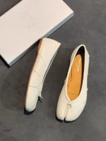 Женские балетки Maison Margiela белого цвета, артикул 341261