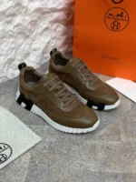 Мужские кроссовки Hermes коричневого цвета, артикул 341112