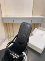 Женские шлепанцы Chanel чёрного цвета, артикул 342103 — фото 7
