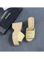 Женские мюли Chanel бежевого цвета, артикул 342839