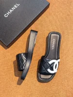 Женские шлепанцы Chanel чёрного цвета, артикул 342367 — фото 3