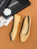 Женские балетки Chanel бежевого цвета, артикул 342380
