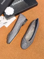 Женские балетки Chanel серого цвета, артикул 342382
