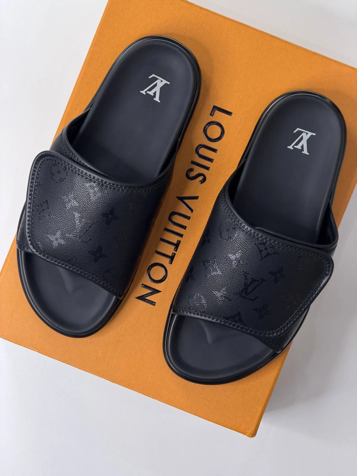 Шлепанцы LOUIS VUITTON — изображение 2