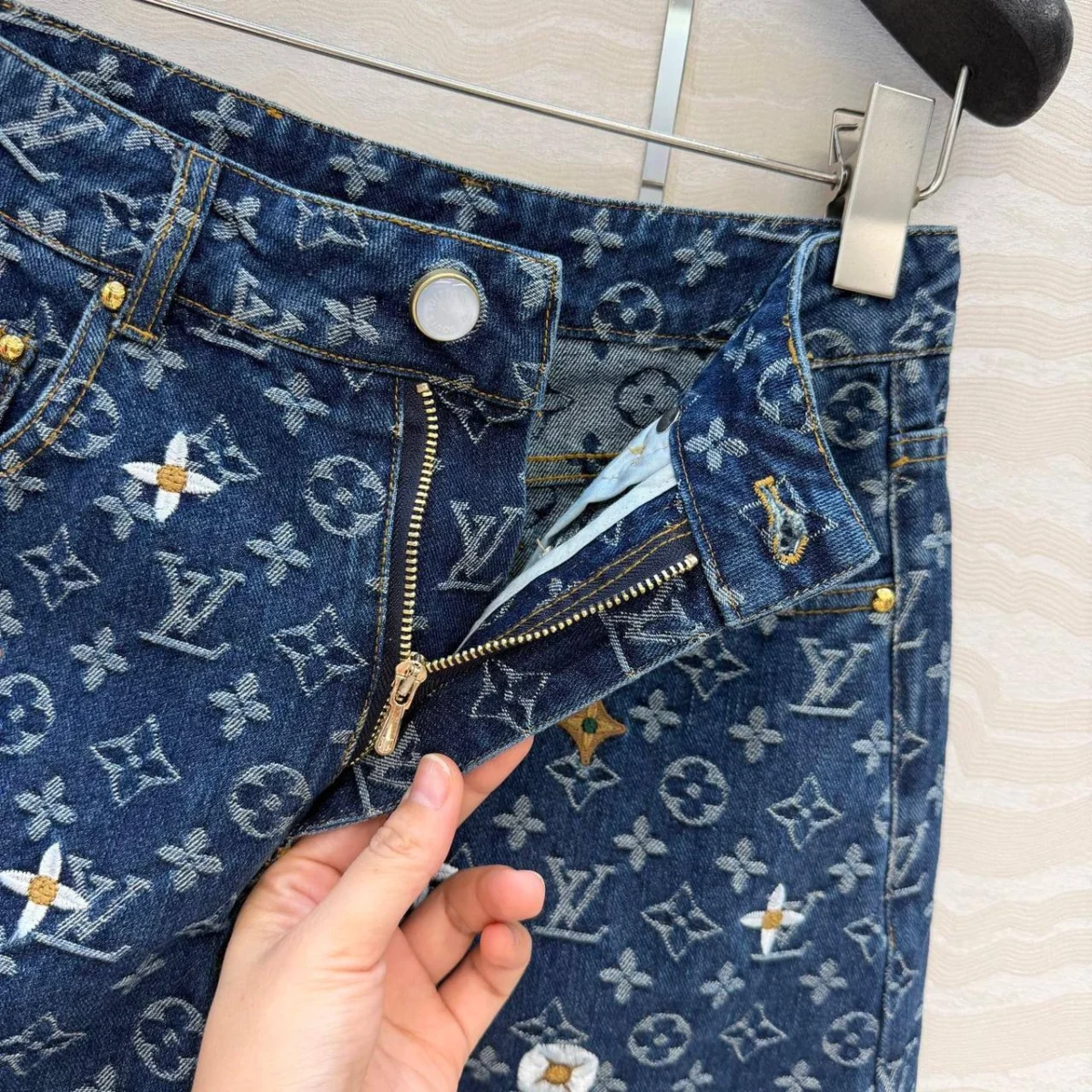 Джинсы LOUIS VUITTON — изображение 4