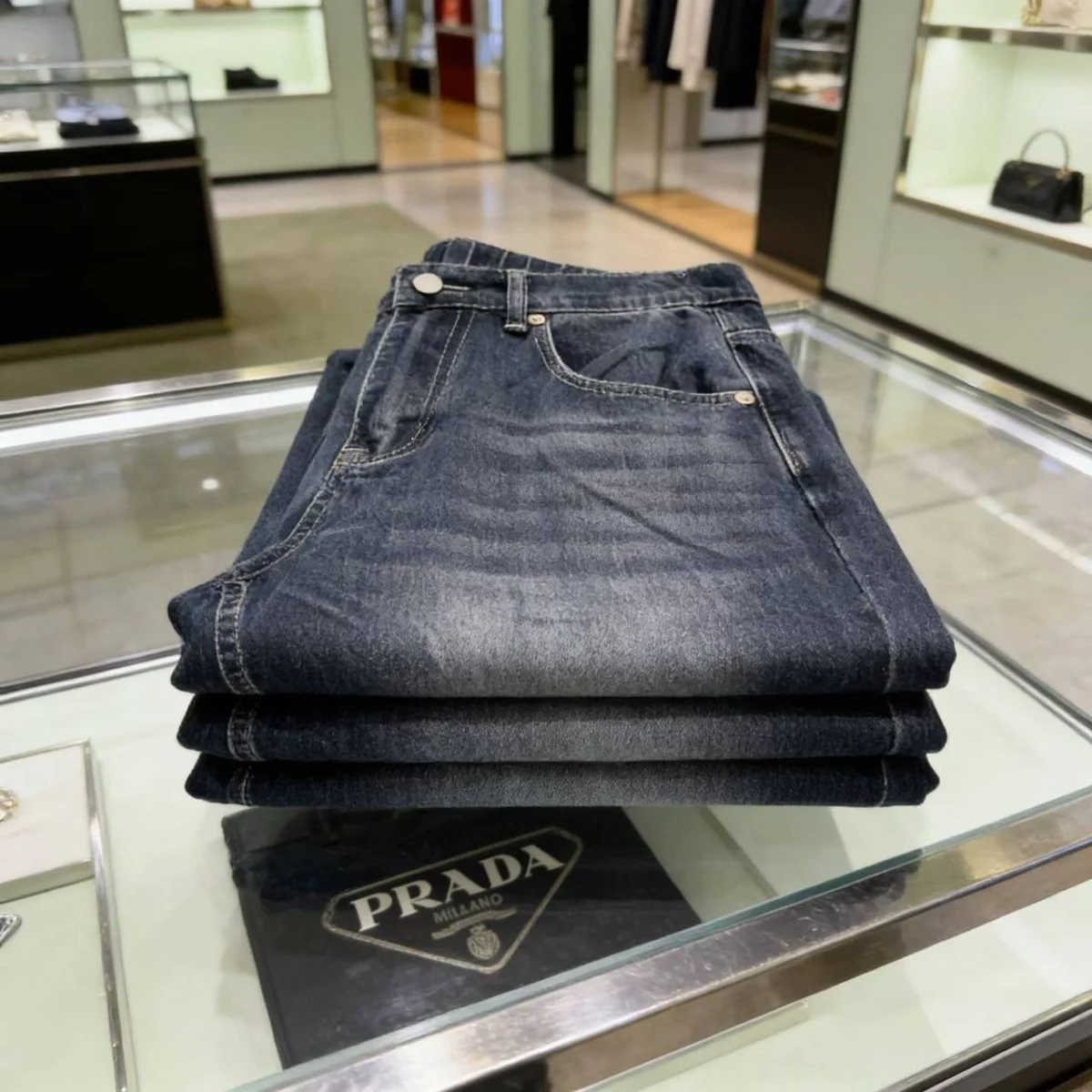 Джинсы PRADA — изображение 3