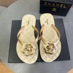 Женские шлепанцы Chanel кремового цвета, артикул 342825 — фото 2