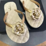 Женские шлепанцы Chanel кремового цвета, артикул 342825 — фото 5