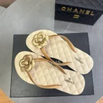 Женские шлепанцы Chanel кремового цвета, артикул 342825 — фото 3