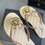 Женские шлепанцы Chanel кремового цвета, артикул 342825 — фото 6