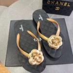 Женские шлепанцы Chanel чёрного цвета, артикул 342826 — фото 5