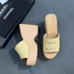 Женские мюли Chanel бежевого цвета, артикул 342839 — фото 4