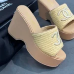 Женские мюли Chanel бежевого цвета, артикул 342839 — фото 2
