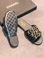 Женские шлепанцы Chanel чёрного цвета, артикул 342918 — фото 5