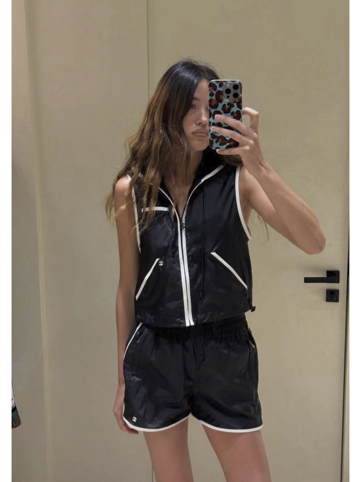 1 Женский костюм Chanel чёрного цвета, артикул 343562