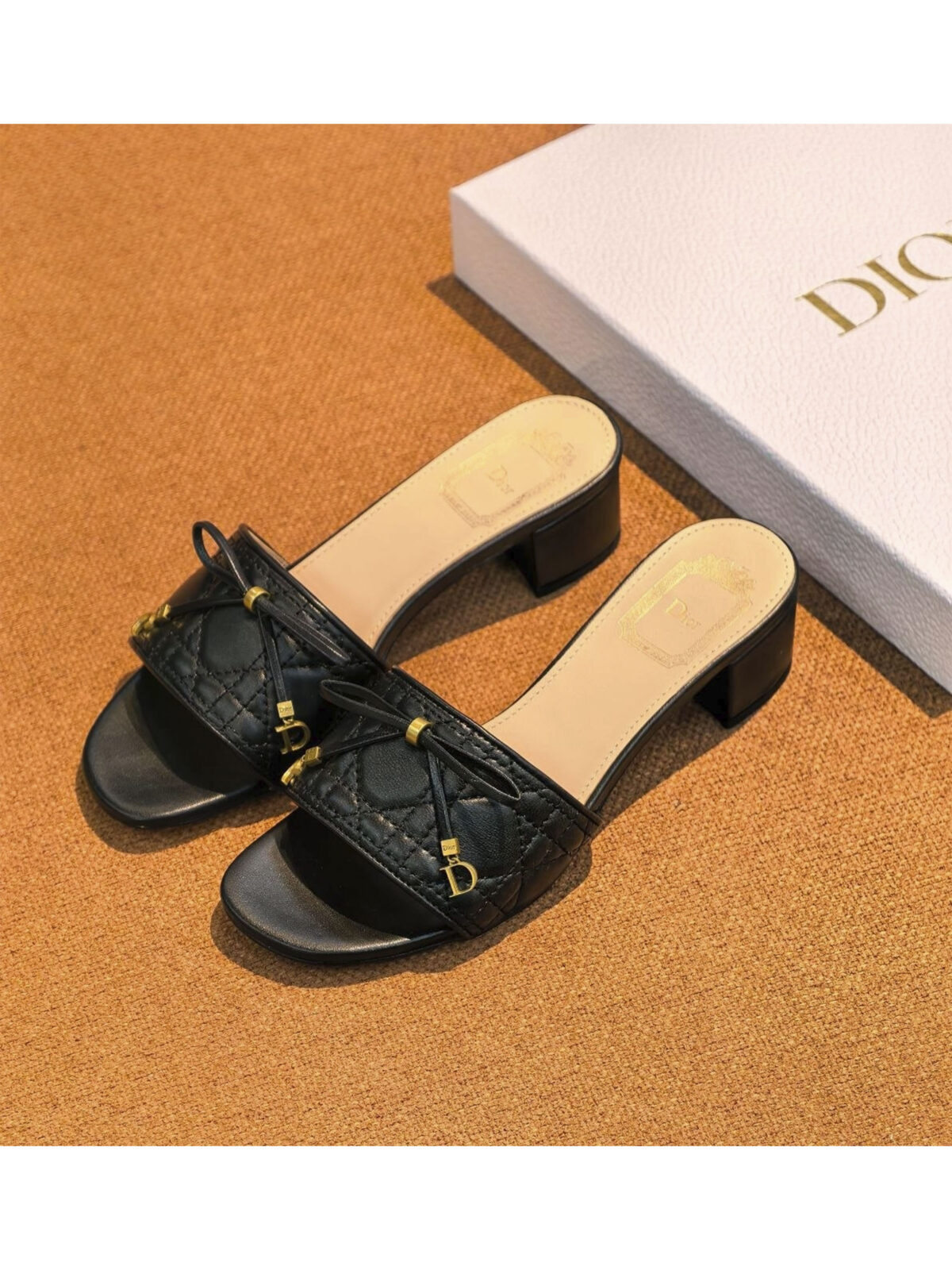 1 Женские мюли Dior чёрного цвета, артикул 343783