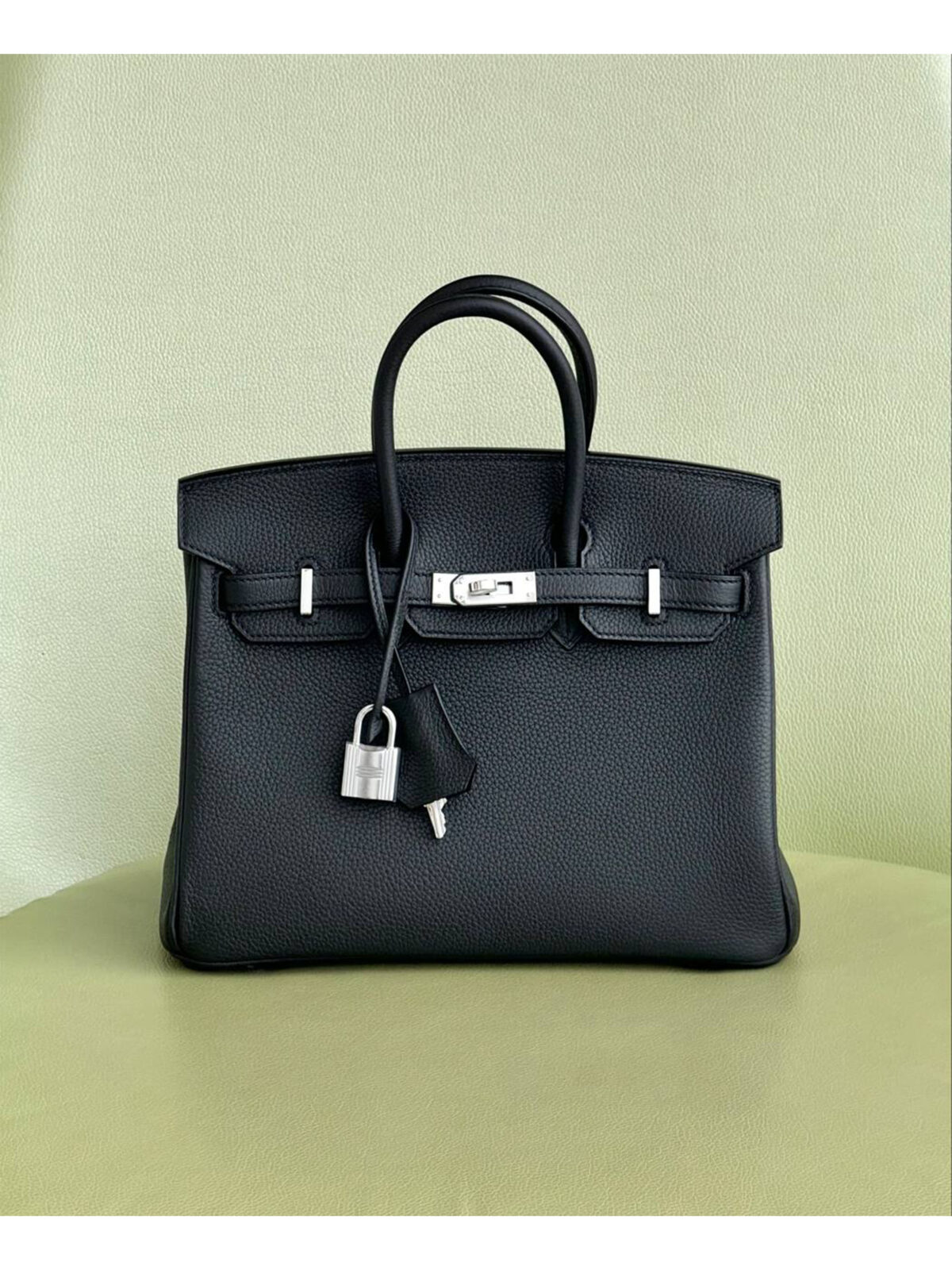 2 Женская сумка Hermes чёрного цвета, артикул 344228