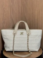Женская сумка Chanel серого цвета, артикул 344227