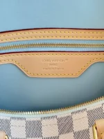 Женская дорожная сумка Louis Vuitton белого цвета, артикул 344253 — фото 4