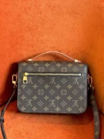 Женская сумка Louis Vuitton коричневого цвета, артикул 344287 — фото 2