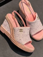 Женские босоножки Chanel розового цвета, артикул 344325 — фото 2