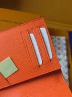 Обложка для паспорта LOUIS VUITTON — изображение 6