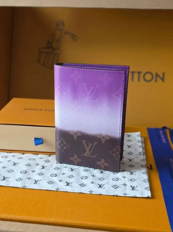Обложка для паспорта LOUIS VUITTON