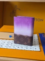Обложка для паспорта LOUIS VUITTON — изображение 2
