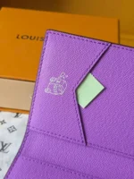Обложка для паспорта LOUIS VUITTON — изображение 5