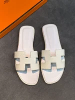 Женские шлепанцы Hermes белого цвета, артикул 343785