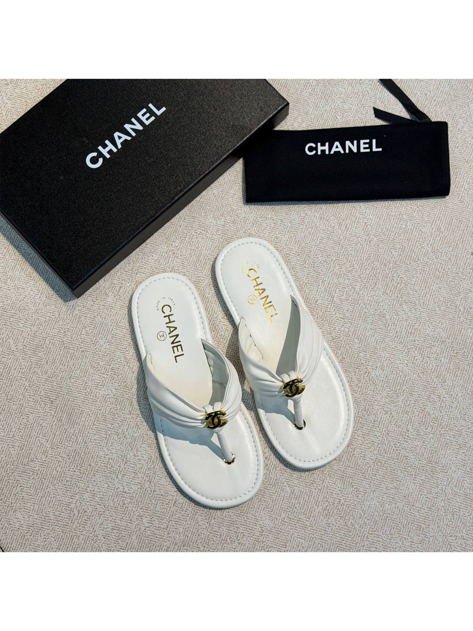 10 Женские шлепанцы Chanel белого цвета, артикул 345430