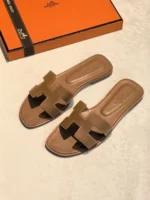 Женские шлепанцы Hermes коричневого цвета, артикул 345051