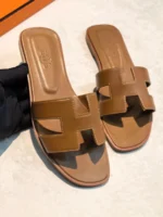 Женские шлепанцы Hermes коричневого цвета, артикул 345051 — фото 2