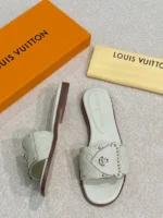 Женские шлепанцы Louis Vuitton белого цвета, артикул 345178 — фото 3