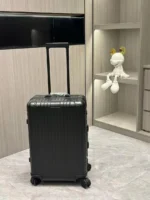 Мужской чемодан Rimowa чёрного цвета, артикул 345238 — фото 4