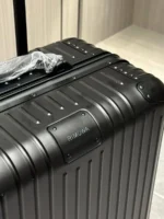 Мужской чемодан Rimowa чёрного цвета, артикул 345238 — фото 6