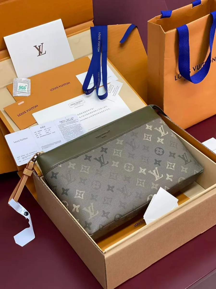 345247_1 Клатч LOUIS VUITTON — изображение 1