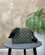 Мужская сумка мессенджер Louis Vuitton цвета хаки, артикул 345333 — фото 2