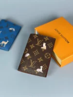 Мужская обложка Louis Vuitton коричневого цвета, артикул 345335