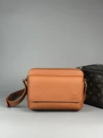 Мужская сумка мессенджер Louis Vuitton коричневого цвета, артикул 345341